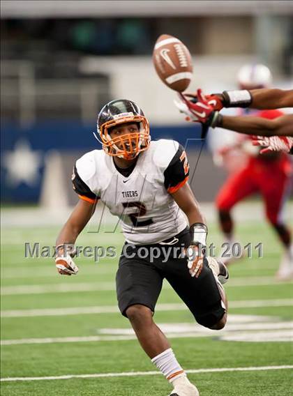 Thumbnail 1 in Cocoa vs. Skyline (Kirk Herbstreit National Kickoff Classic) photogallery.
