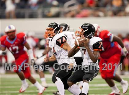 Thumbnail 1 in Cocoa vs. Skyline (Kirk Herbstreit National Kickoff Classic) photogallery.