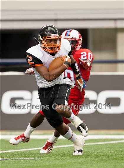 Thumbnail 3 in Cocoa vs. Skyline (Kirk Herbstreit National Kickoff Classic) photogallery.