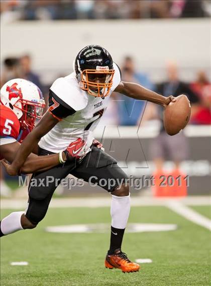 Thumbnail 1 in Cocoa vs. Skyline (Kirk Herbstreit National Kickoff Classic) photogallery.