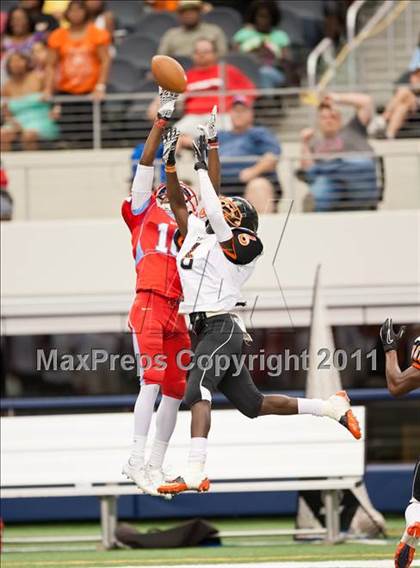 Thumbnail 1 in Cocoa vs. Skyline (Kirk Herbstreit National Kickoff Classic) photogallery.