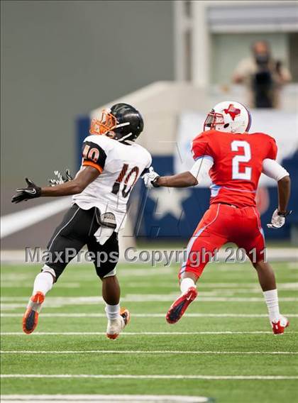 Thumbnail 3 in Cocoa vs. Skyline (Kirk Herbstreit National Kickoff Classic) photogallery.