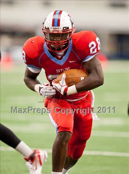Thumbnail 1 in Cocoa vs. Skyline (Kirk Herbstreit National Kickoff Classic) photogallery.