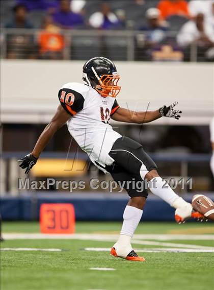 Thumbnail 3 in Cocoa vs. Skyline (Kirk Herbstreit National Kickoff Classic) photogallery.
