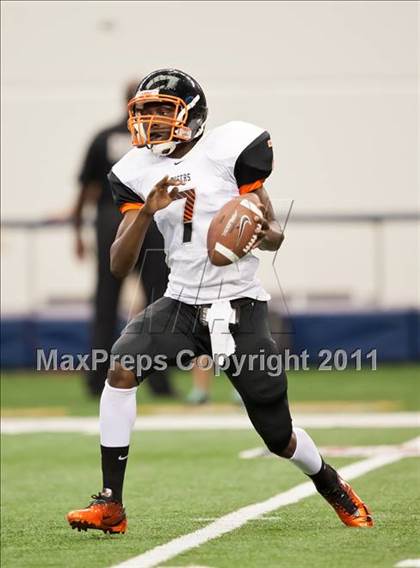 Thumbnail 2 in Cocoa vs. Skyline (Kirk Herbstreit National Kickoff Classic) photogallery.