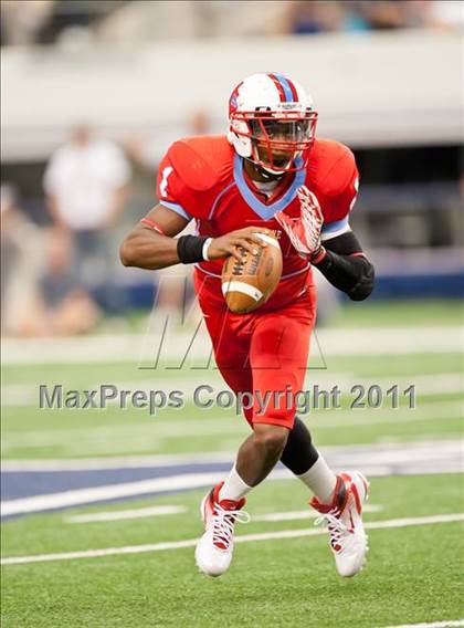 Thumbnail 3 in Cocoa vs. Skyline (Kirk Herbstreit National Kickoff Classic) photogallery.