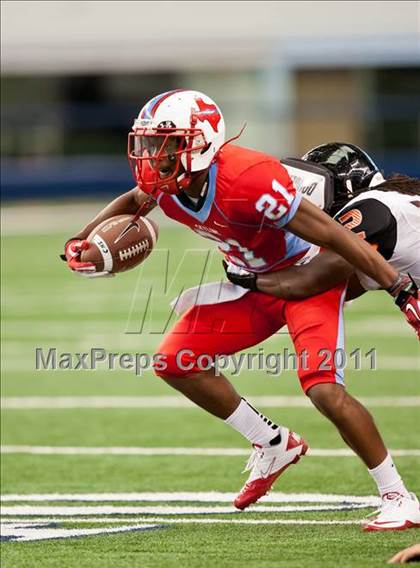 Thumbnail 3 in Cocoa vs. Skyline (Kirk Herbstreit National Kickoff Classic) photogallery.