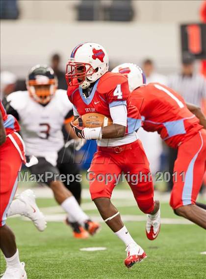 Thumbnail 3 in Cocoa vs. Skyline (Kirk Herbstreit National Kickoff Classic) photogallery.