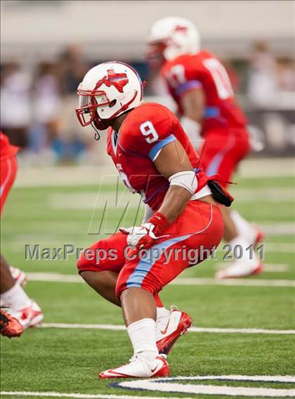 Thumbnail 3 in Cocoa vs. Skyline (Kirk Herbstreit National Kickoff Classic) photogallery.