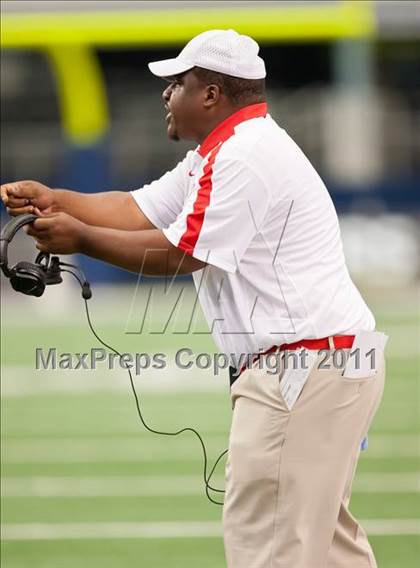 Thumbnail 3 in Cocoa vs. Skyline (Kirk Herbstreit National Kickoff Classic) photogallery.