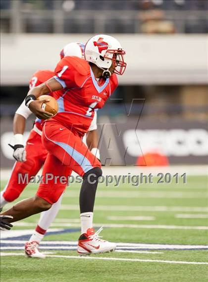 Thumbnail 1 in Cocoa vs. Skyline (Kirk Herbstreit National Kickoff Classic) photogallery.