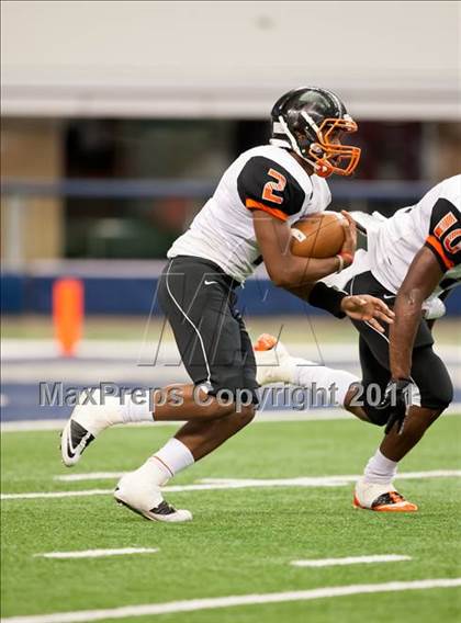 Thumbnail 2 in Cocoa vs. Skyline (Kirk Herbstreit National Kickoff Classic) photogallery.