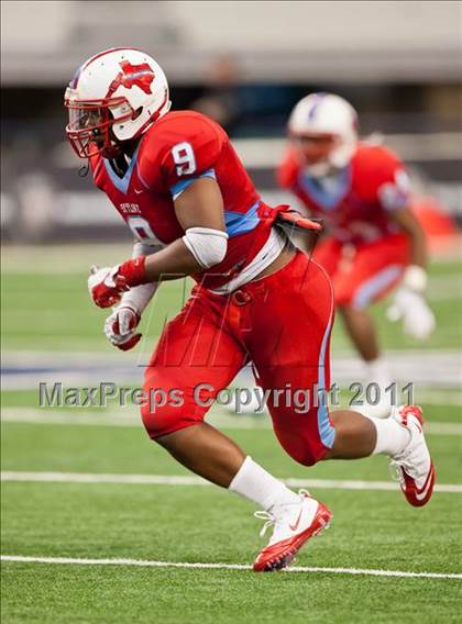 Thumbnail 3 in Cocoa vs. Skyline (Kirk Herbstreit National Kickoff Classic) photogallery.