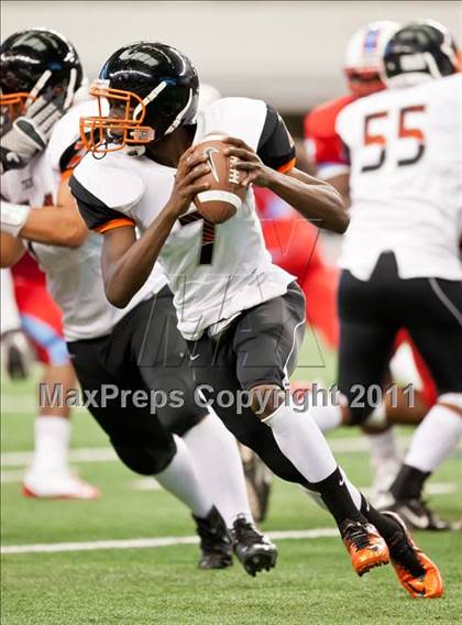 Thumbnail 1 in Cocoa vs. Skyline (Kirk Herbstreit National Kickoff Classic) photogallery.