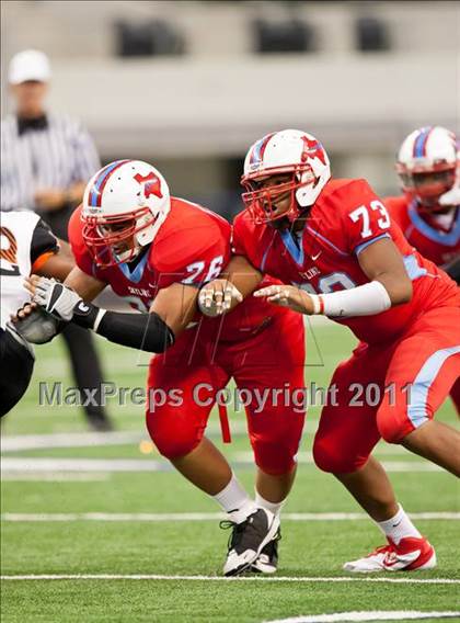 Thumbnail 2 in Cocoa vs. Skyline (Kirk Herbstreit National Kickoff Classic) photogallery.