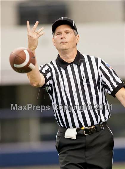 Thumbnail 1 in Cocoa vs. Skyline (Kirk Herbstreit National Kickoff Classic) photogallery.