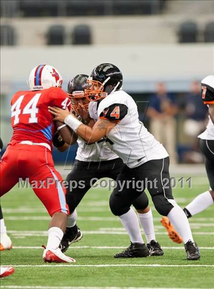 Thumbnail 3 in Cocoa vs. Skyline (Kirk Herbstreit National Kickoff Classic) photogallery.