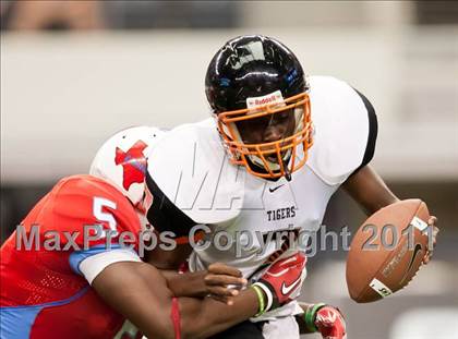 Thumbnail 1 in Cocoa vs. Skyline (Kirk Herbstreit National Kickoff Classic) photogallery.