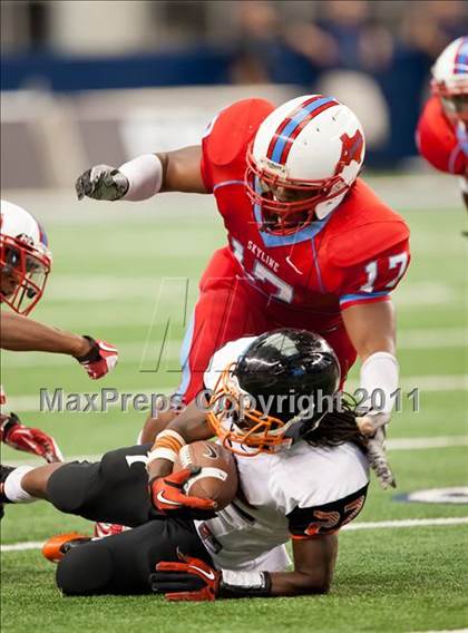 Thumbnail 3 in Cocoa vs. Skyline (Kirk Herbstreit National Kickoff Classic) photogallery.