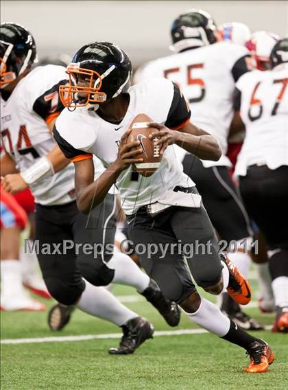 Thumbnail 3 in Cocoa vs. Skyline (Kirk Herbstreit National Kickoff Classic) photogallery.