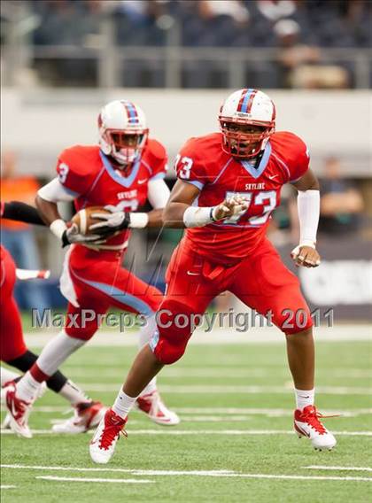 Thumbnail 1 in Cocoa vs. Skyline (Kirk Herbstreit National Kickoff Classic) photogallery.