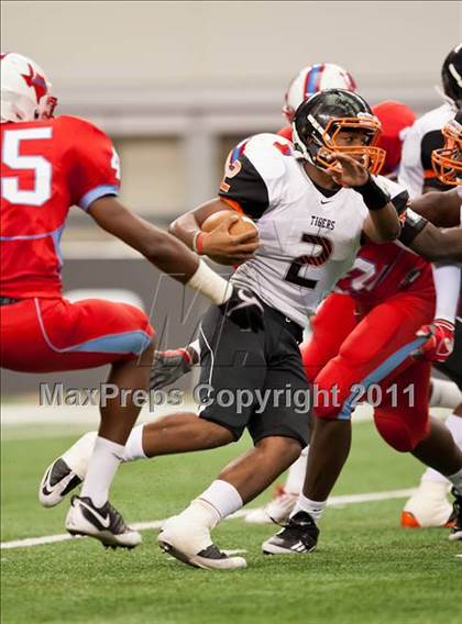 Thumbnail 2 in Cocoa vs. Skyline (Kirk Herbstreit National Kickoff Classic) photogallery.
