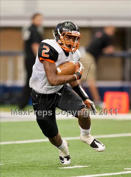 Thumbnail 3 in Cocoa vs. Skyline (Kirk Herbstreit National Kickoff Classic) photogallery.