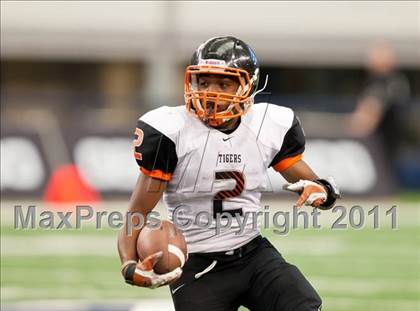 Thumbnail 2 in Cocoa vs. Skyline (Kirk Herbstreit National Kickoff Classic) photogallery.