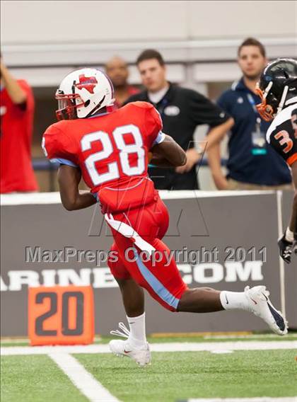 Thumbnail 2 in Cocoa vs. Skyline (Kirk Herbstreit National Kickoff Classic) photogallery.