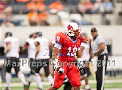 Thumbnail 2 in Cocoa vs. Skyline (Kirk Herbstreit National Kickoff Classic) photogallery.