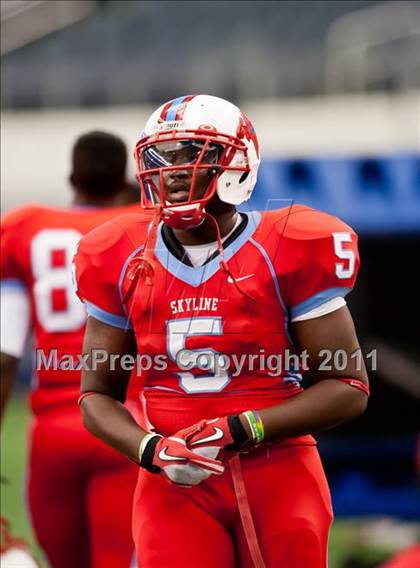 Thumbnail 1 in Cocoa vs. Skyline (Kirk Herbstreit National Kickoff Classic) photogallery.