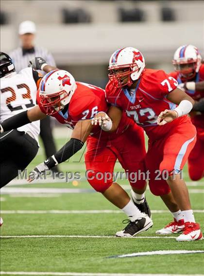 Thumbnail 3 in Cocoa vs. Skyline (Kirk Herbstreit National Kickoff Classic) photogallery.