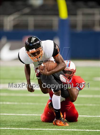 Thumbnail 2 in Cocoa vs. Skyline (Kirk Herbstreit National Kickoff Classic) photogallery.