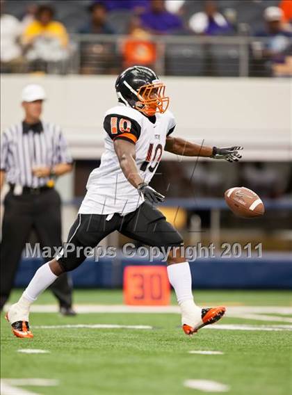 Thumbnail 1 in Cocoa vs. Skyline (Kirk Herbstreit National Kickoff Classic) photogallery.
