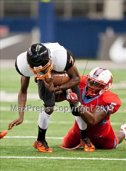 Thumbnail 3 in Cocoa vs. Skyline (Kirk Herbstreit National Kickoff Classic) photogallery.