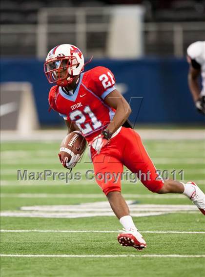 Thumbnail 2 in Cocoa vs. Skyline (Kirk Herbstreit National Kickoff Classic) photogallery.