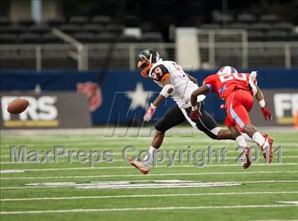 Thumbnail 2 in Cocoa vs. Skyline (Kirk Herbstreit National Kickoff Classic) photogallery.