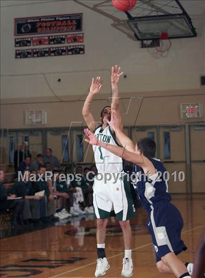 Thumbnail 3 in Poly Prep Country Day vs Gorton (Harry Jefferson Holiday Showcase) photogallery.