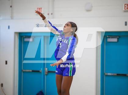 Thumbnail 2 in Mater Dei vs. Xavier College Prep (Durango Fall Classic) photogallery.