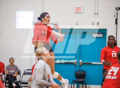 Thumbnail 1 in Mater Dei vs. Xavier College Prep (Durango Fall Classic) photogallery.
