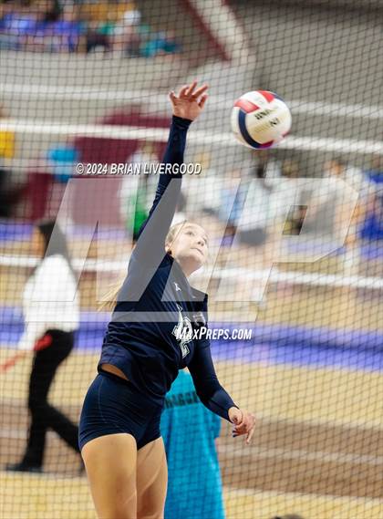Thumbnail 1 in Pine Creek vs. Loveland (CHSAA 5A Round 1) photogallery.