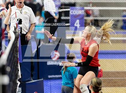 Thumbnail 1 in Pine Creek vs. Loveland (CHSAA 5A Round 1) photogallery.