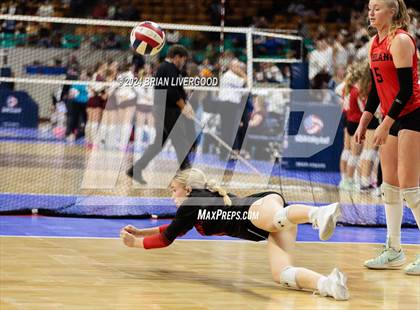 Thumbnail 2 in Pine Creek vs. Loveland (CHSAA 5A Round 1) photogallery.