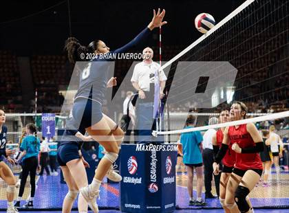 Thumbnail 1 in Pine Creek vs. Loveland (CHSAA 5A Round 1) photogallery.