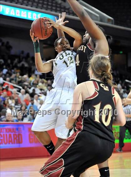 Thumbnail 3 in Clovis West vs. Poly (CIF SoCal D1 Final) photogallery.