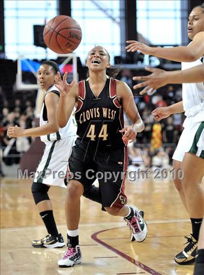 Thumbnail 2 in Clovis West vs. Poly (CIF SoCal D1 Final) photogallery.