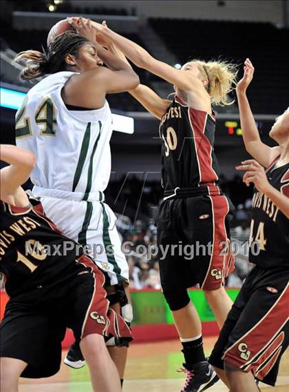 Thumbnail 2 in Clovis West vs. Poly (CIF SoCal D1 Final) photogallery.