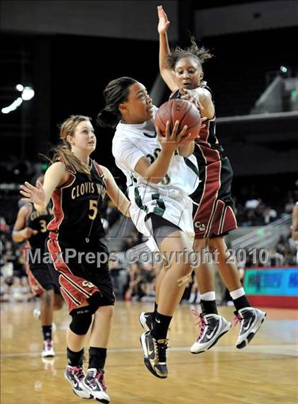 Thumbnail 1 in Clovis West vs. Poly (CIF SoCal D1 Final) photogallery.