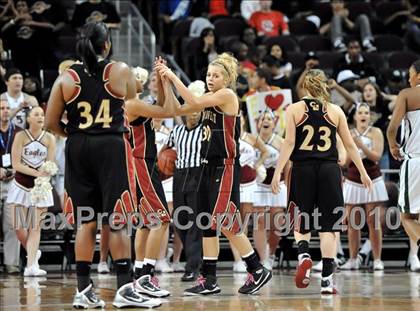 Thumbnail 2 in Clovis West vs. Poly (CIF SoCal D1 Final) photogallery.