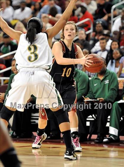 Thumbnail 2 in Clovis West vs. Poly (CIF SoCal D1 Final) photogallery.